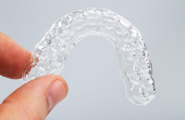 Adelos: mascherine invisibili allineamento dentale