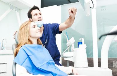 Adelos: mascherine invisibili allineamento dentale